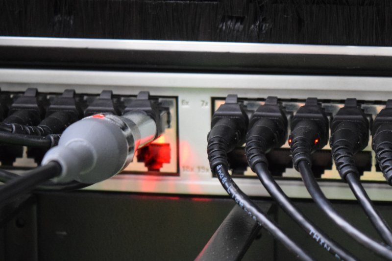 Cordon RJ45 à repérage lumineux : cordon RJ45 avec LED ou PATCHSEE, que choisir pour votre réseau LAN ?